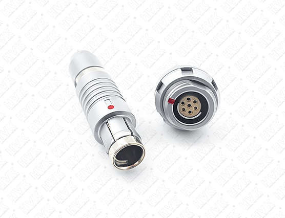 在設計圓形連接器時應考慮哪些電氣特性？